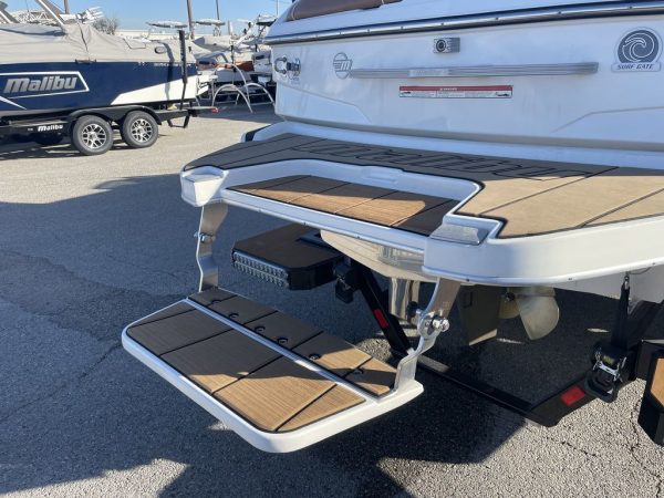 2020 Malibu Boats 25 LSV - Image 6