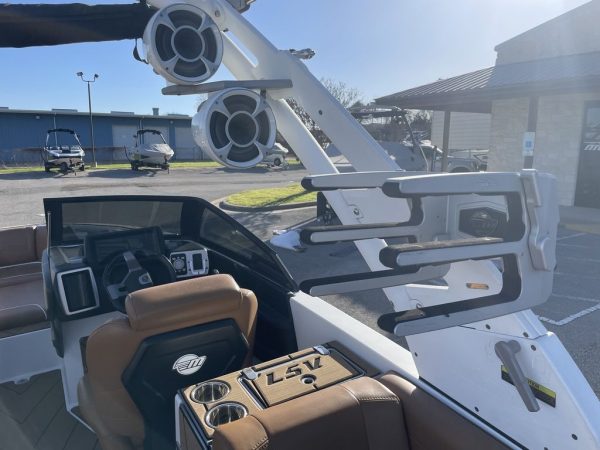 2020 Malibu Boats 25 LSV - Image 8
