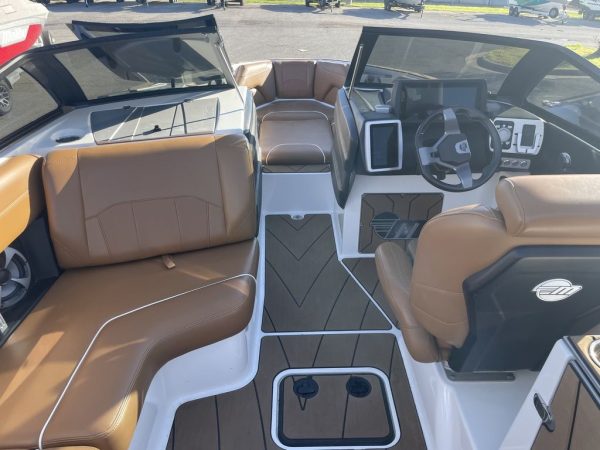 2020 Malibu Boats 25 LSV - Image 12