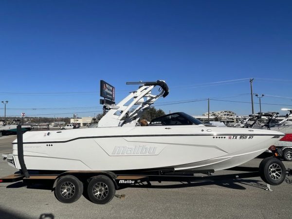 2020 Malibu Boats 25 LSV - Image 16