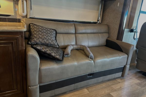 2017 Thor Motor Coach Outlaw 37BG - Image 37