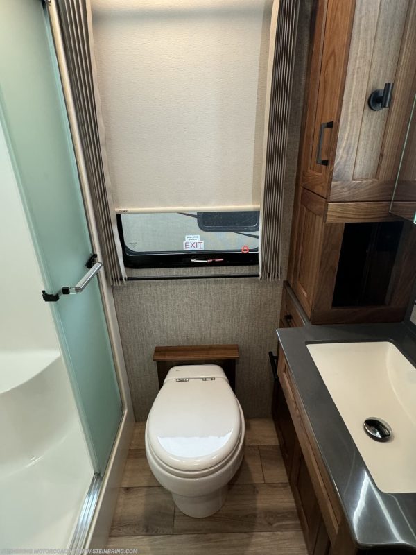 2022 WINNEBAGO JOURNEY 34N - Image 16