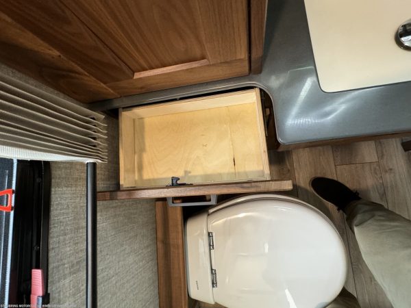 2022 WINNEBAGO JOURNEY 34N - Image 19