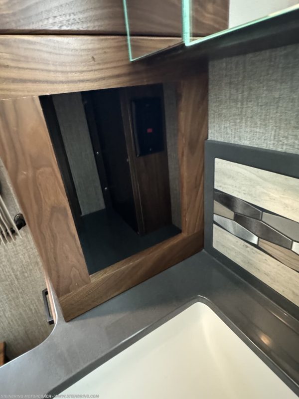 2022 WINNEBAGO JOURNEY 34N - Image 21