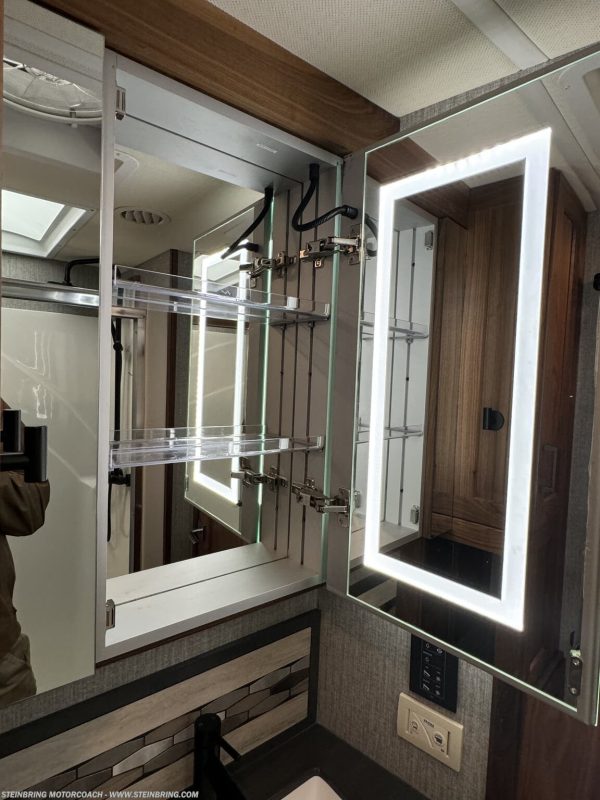 2022 WINNEBAGO JOURNEY 34N - Image 22