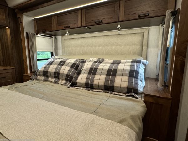 2022 WINNEBAGO JOURNEY 34N - Image 35
