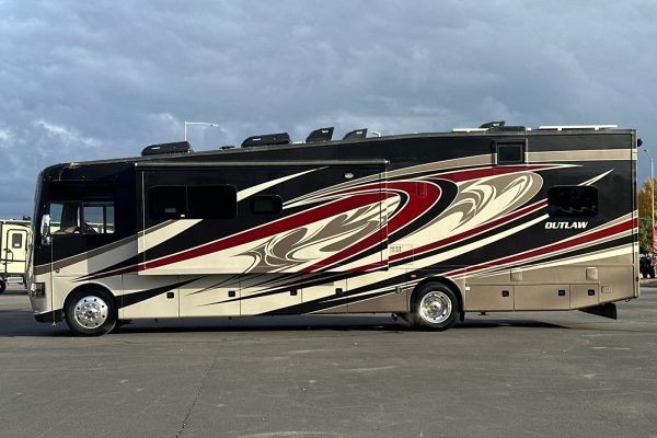 2017 Thor Motor Coach Outlaw 37BG - Image 7