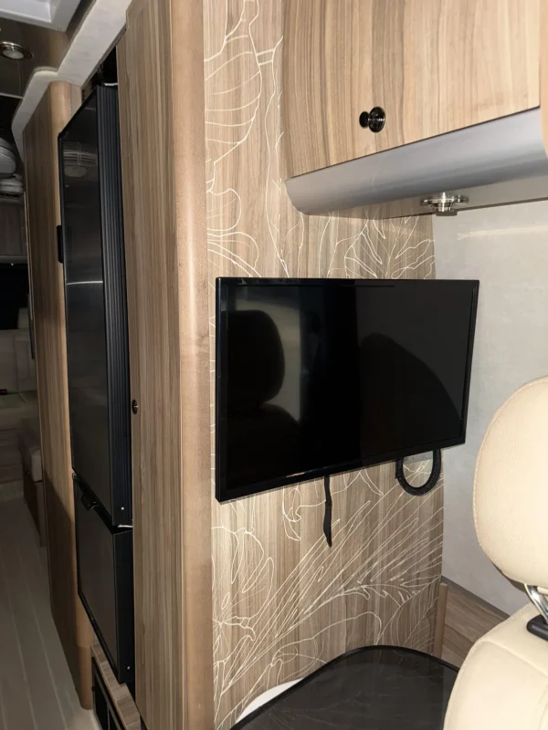 2021 Airstream Interstate 24GT Tommy Bahama Relax Edition - Image 15