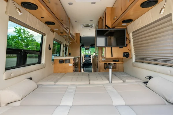 2021 Coachmen Galleria 24T - Image 33