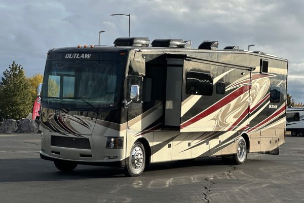 2017 Thor Motor Coach Outlaw 37BG - Image 8