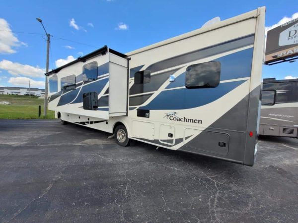 2022 Coachmen Mirada 35ES - Image 9