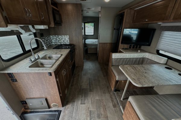2018 Winnebago Intent 26T - Image 10