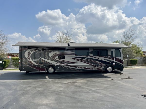 2020 Fleetwood Discovery LXE 40G - Image 2