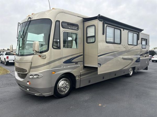 2004 Coachmen Santara 3510 DS - Image 2