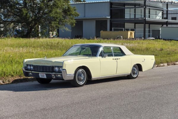 1967 Lincoln Continental Convertible - Image 2