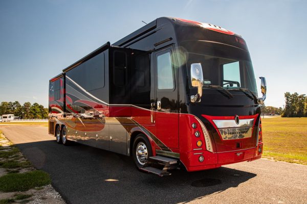 2017 Foretravel IH 45 Bath & 12 - Image 2