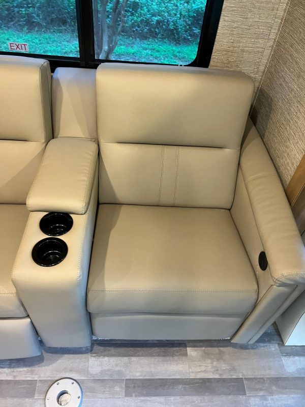 2020 Tiffin Wayfarer 25QW - Image 12