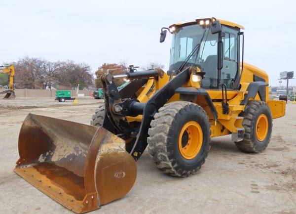 2017 JCB 427 Wheel Loader A/C Cab Hydraulic Q/C Bucket Aux Hyd - Image 2
