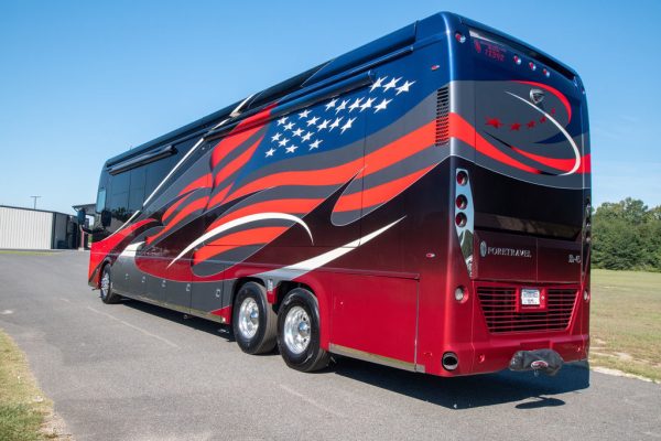2017 Foretravel IH 45 Bath & 12 - Image 11
