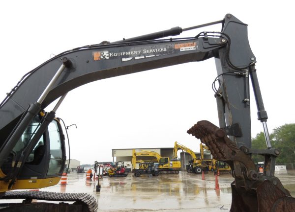 2018 John Deere 210G LC Excavator A/C Cab Aux Hydraulic Thumb Trackhoe - Image 11