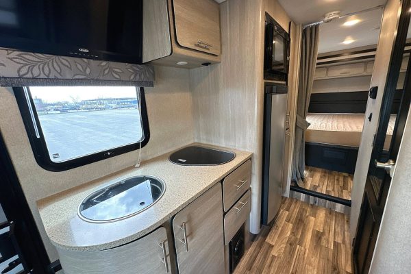 2016 Renegade Vienna 25VQRS - Image 11