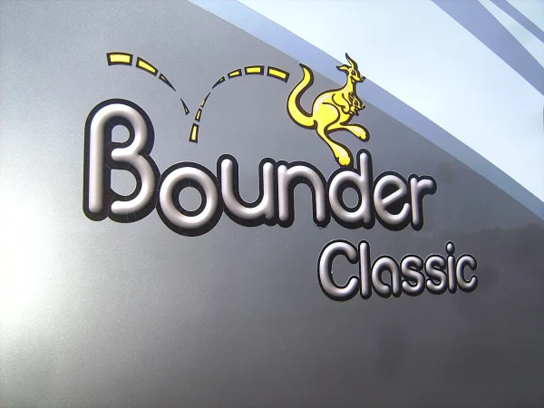 2015 Fleetwood Bounder Classic 36H - Image 52