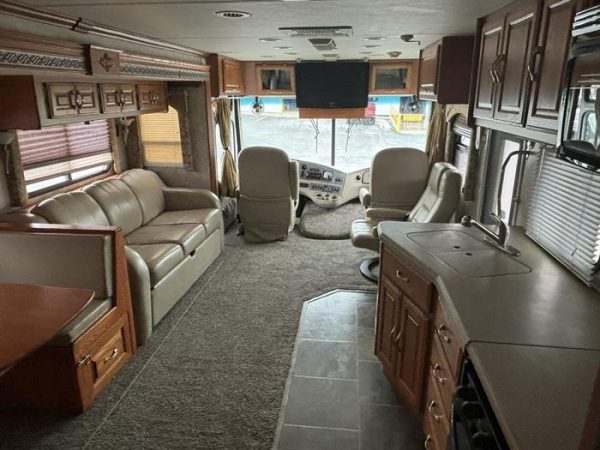 2004 Coachmen Santara 3510 DS - Image 12