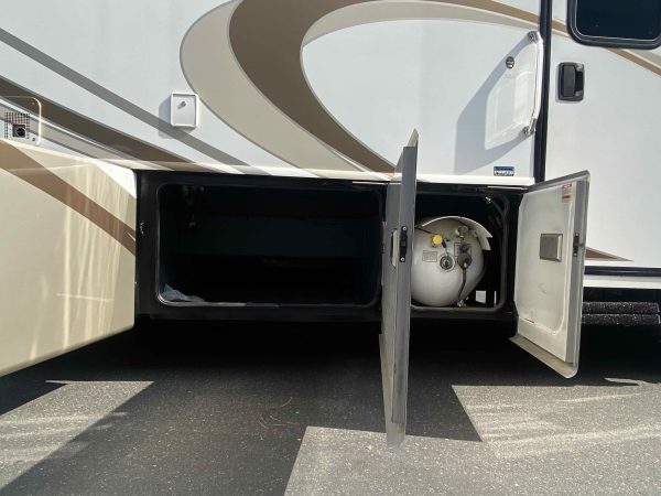 2013 Fleetwood Excursion 33A - Image 12