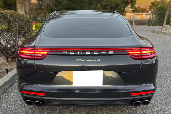 2018 Porsche Panamera 4 E-Hybrid - Image 12