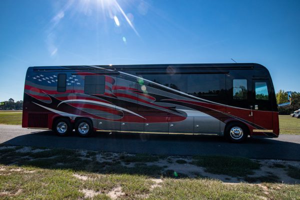 2017 Foretravel IH 45 Bath & 12 - Image 13