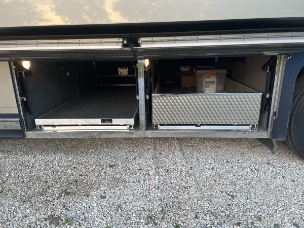 2011 Newell Coach P2000I - Image 13