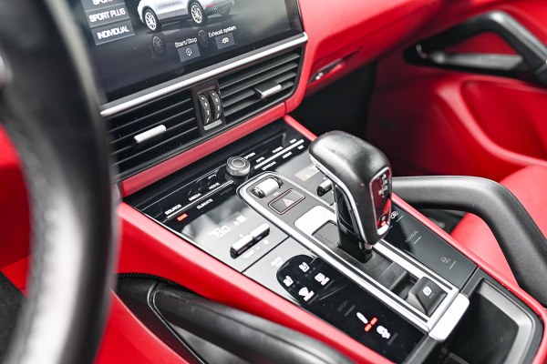 2020 Porsche Cayenne S - Image 13
