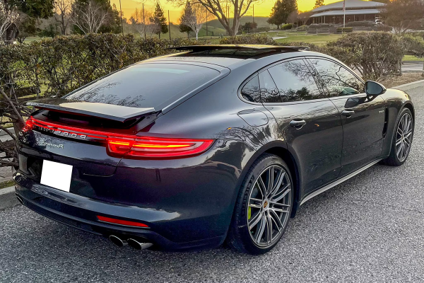 2018 Porsche Panamera 4 E-Hybrid - Image 13