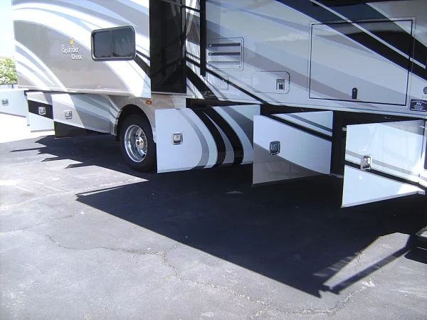 2015 Fleetwood Bounder Classic 36H - Image 55