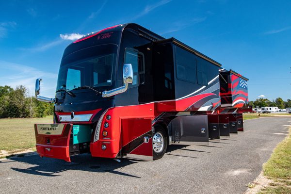 2017 Foretravel IH 45 Bath & 12 - Image 15