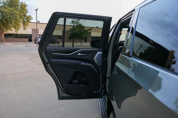 2024 Cadillac Escalade V - Image 15