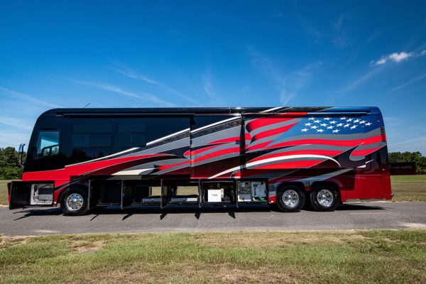 2017 Foretravel IH 45 Bath & 12 - Image 16