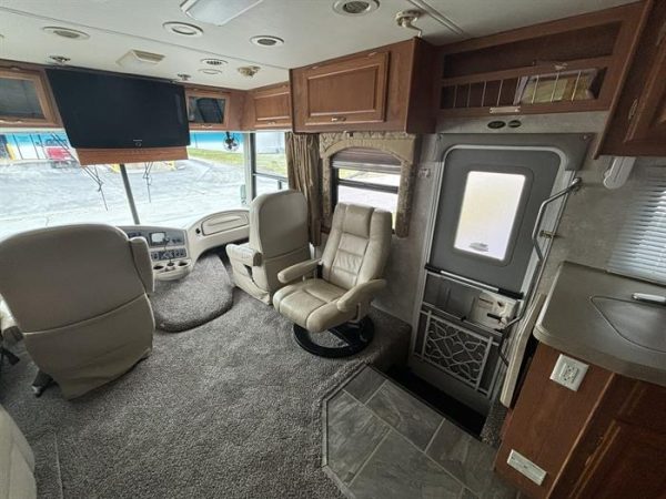 2004 Coachmen Santara 3510 DS - Image 17