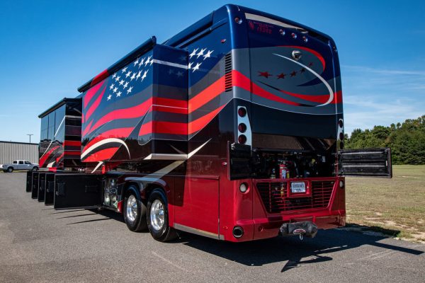 2017 Foretravel IH 45 Bath & 12 - Image 17