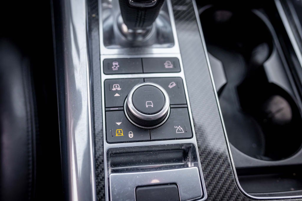 2022 Land Rover Range Rover Sport SVR Carbon Edition - Image 17