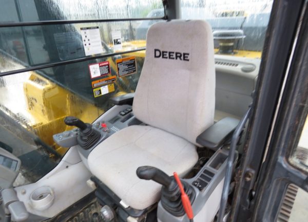2018 John Deere 210G LC Excavator A/C Cab Aux Hydraulic Thumb Trackhoe - Image 17