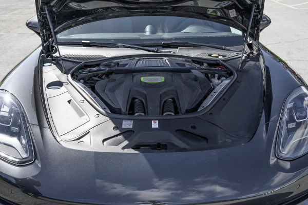 2018 Porsche Panamera 4 E-Hybrid - Image 17