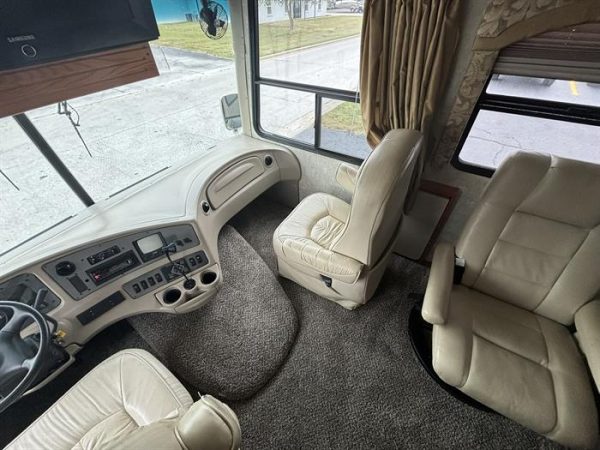2004 Coachmen Santara 3510 DS - Image 18
