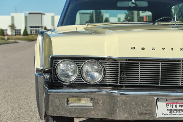 1967 Lincoln Continental Convertible - Image 18