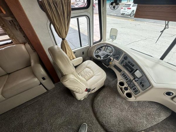 2004 Coachmen Santara 3510 DS - Image 19