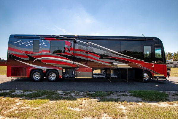 2017 Foretravel IH 45 Bath & 12 - Image 19