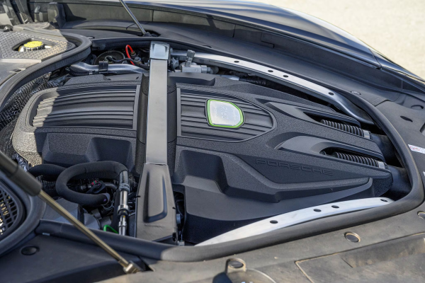 2018 Porsche Panamera 4 E-Hybrid - Image 19