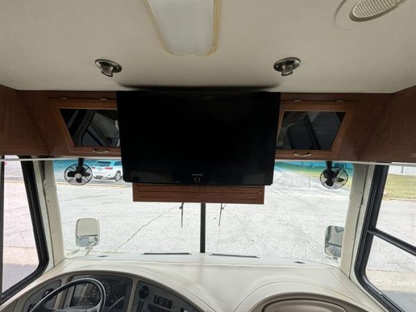 2004 Coachmen Santara 3510 DS - Image 20