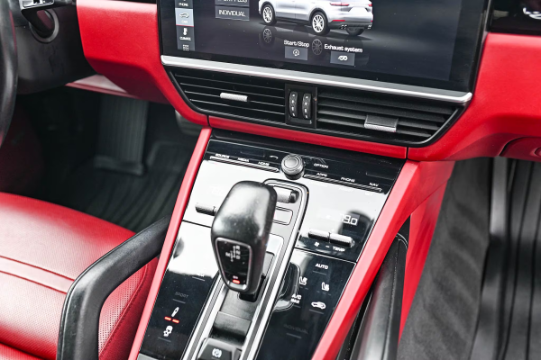 2020 Porsche Cayenne S - Image 20