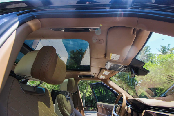 2023 Land Rover Range Rover SV LWB - Image 3